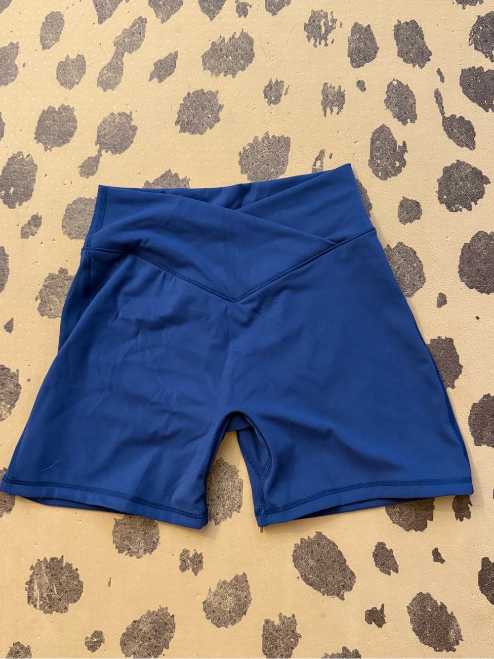 Siren Scrunch short 

Tried on once, true to size